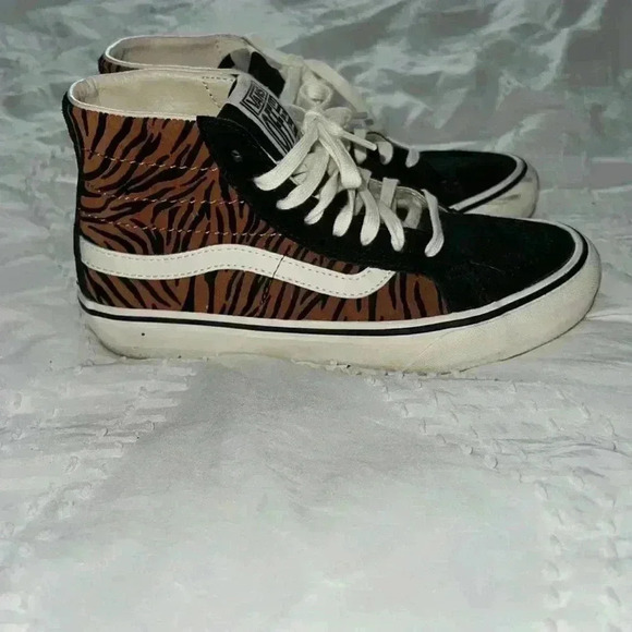 Vans Shoes - Woman’s Vans size 7.5